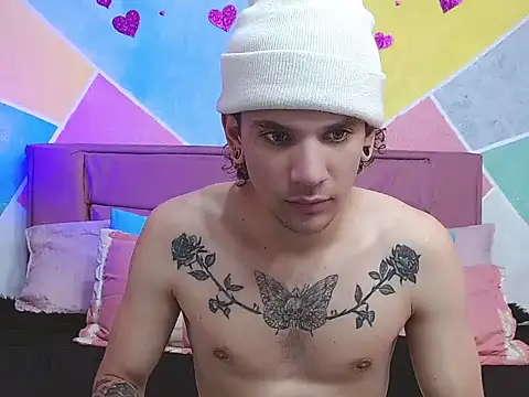 Snapshot of tylor_boy chatting on 09/18/25, 04:36 tylor boy online show from 09/18/25, 04:36