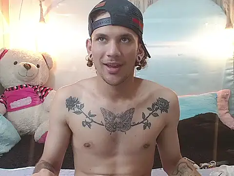 Snapshot of tylor_boy chatting on 11/25/25, 07:47 tylor boy online show from 11/25/25, 07:47