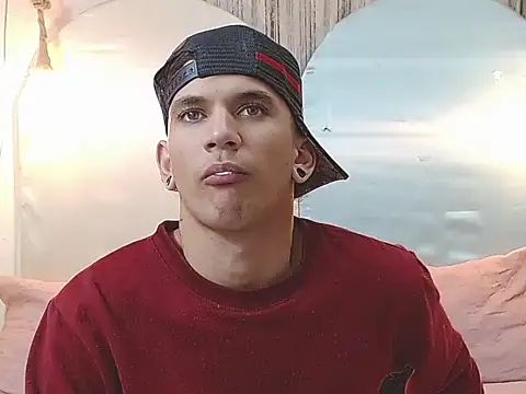 Snapshot of tylor_boy chatting on 12/14/25, 04:07 tylor boy online show from 12/14/25, 04:07