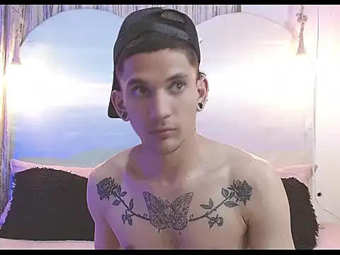 Snapshot of tylor_boy chatting on 01/12/26, 03:45 tylor boy online show from 01/12/26, 03:45