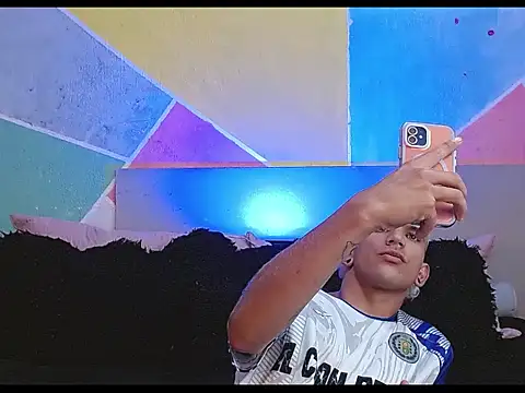 Snapshot of tylor_boy chatting on 02/22/26, 02:45 tylor boy online show from 02/22/26, 02:45