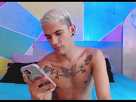 Snapshot of tylor_boy chatting on 03/06/26, 10:06 tylor boy online show from 03/06/26, 10:06