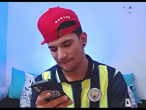 Snapshot of tylor_boy chatting on 04/16/26, 03:40 tylor boy online show from 04/16/26, 03:40