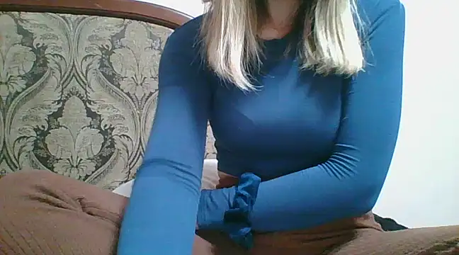 Snapshot of Emma_99 chatting on 01/21/25, 05:51 Emma 99 online show from 01/21/25, 05:51