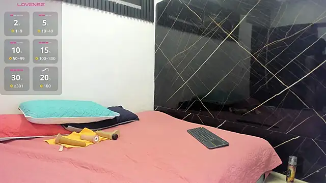 Analiasmith89 online show from 11/13/25, 02:21