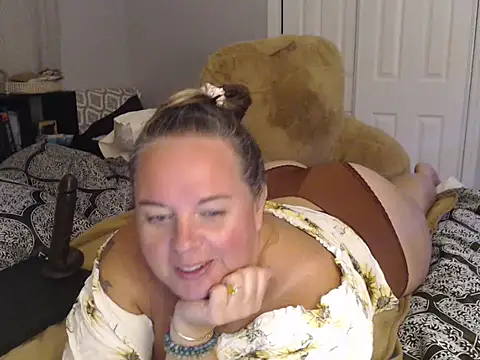 Snapshot of LauLauPAWG chatting on 10/07/25, 12:08 LauLauPAWG online show from 10/07/25, 12:08