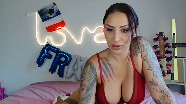 JuliaVegaOff online show from 06/29/26, 11:21
