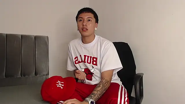 alex-lover online show from 02/15/25, 02:04