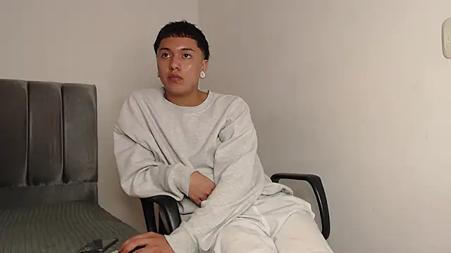 alex-lover online show from 02/22/25, 05:12