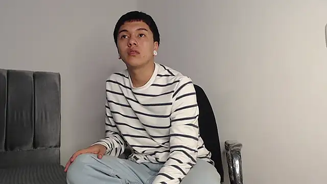 alex-lover online show from 11/18/25, 01:44