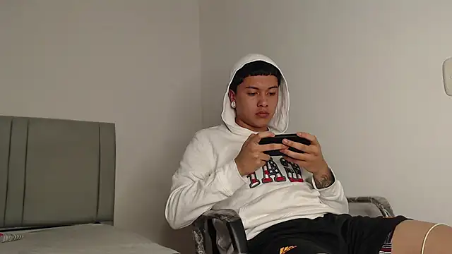 alex-lover online show from 04/25/26, 06:27