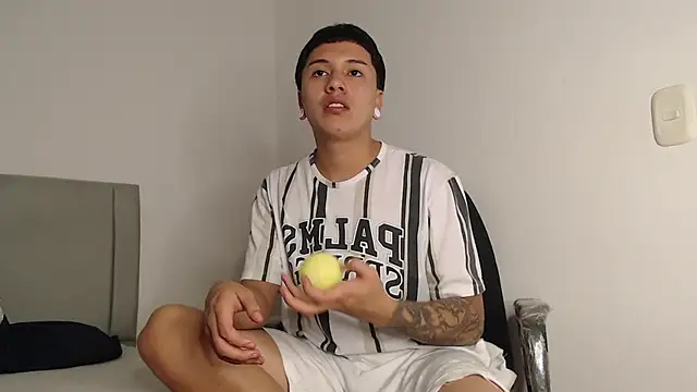 alex-lover online show from 05/01/26, 03:44