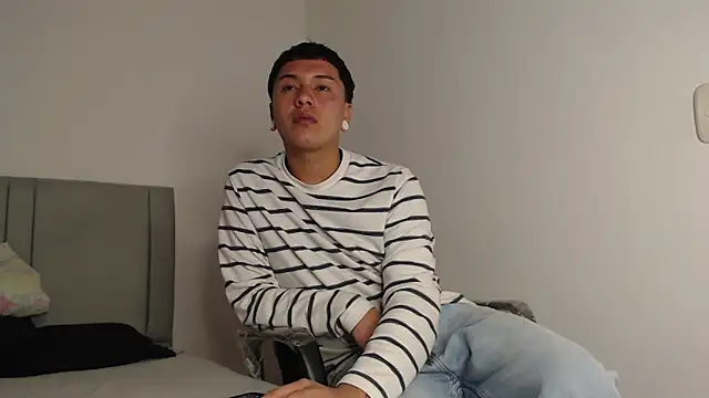 alex-lover online show from 05/13/26, 03:48