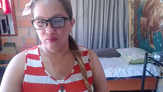 Snapshot of mom_son_dirty chatting on 07/08/26, 01:48 mom son dirty online show from 07/08/26, 01:48