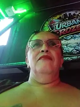 Snapshot of mom_son_dirty chatting on 08/01/26, 11:14 mom son dirty online show from 08/01/26, 11:14