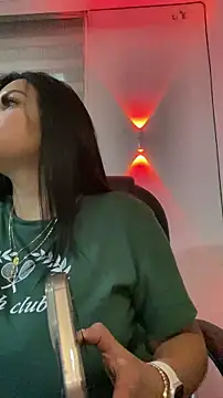 Snapshot of Milff_parkerrr chatting on 12/22/25, 10:29 Milff parkerrr online show from 12/22/25, 10:29