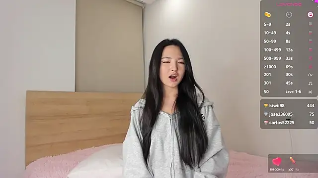 Snapshot of 1_love_8 chatting on 01/11/25, 10:18 1 love 8 online show from 01/11/25, 10:18