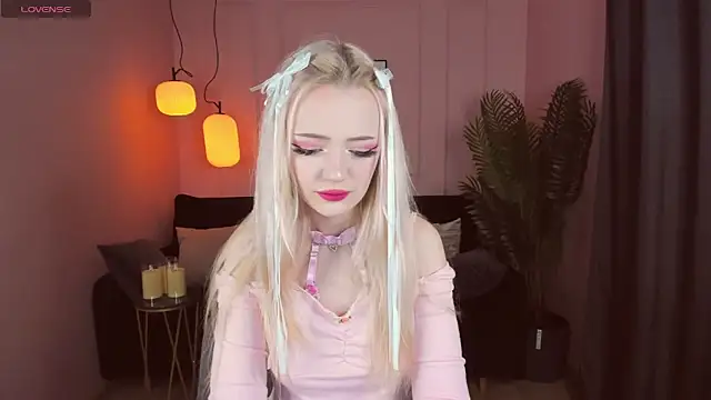 Snapshot of EmilyAir chatting on 01/01/25, 09:41 EmilyAir online show from 01/01/25, 09:41