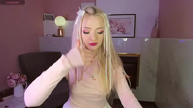 Snapshot of EmilyAir chatting on 02/09/25, 01:11 EmilyAir online show from 02/09/25, 01:11