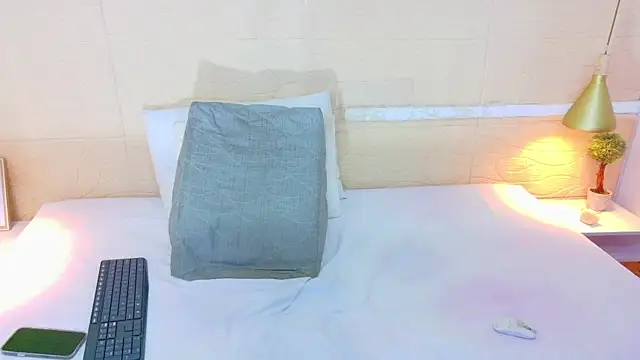 Snapshot of Chocolatte_bar chatting on 12/18/25, 02:12 Chocolatte bar online show from 12/18/25, 02:12