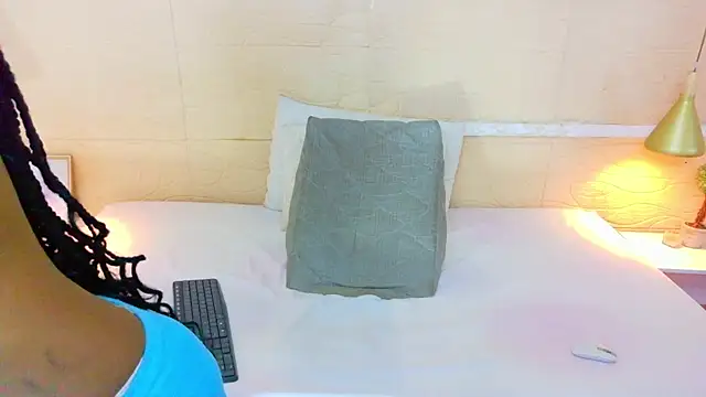 Snapshot of Chocolatte_bar chatting on 02/13/26, 02:35 Chocolatte bar online show from 02/13/26, 02:35