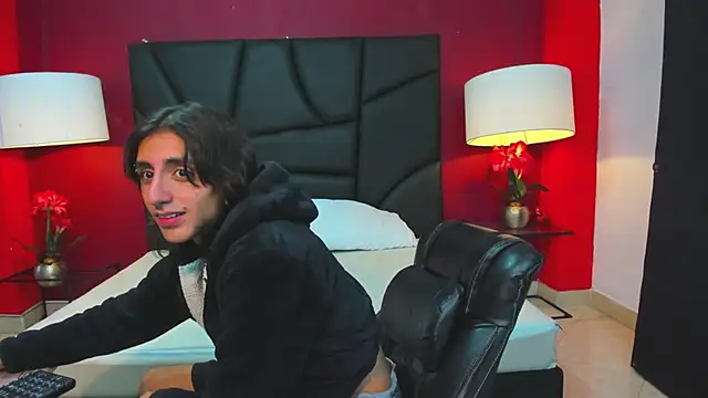 Matthew Dixonn online show from 01/05/25, 03:53