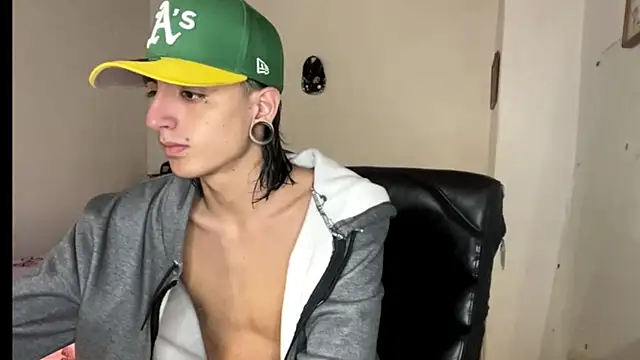 Matthew Dixonn online show from 02/05/25, 10:01