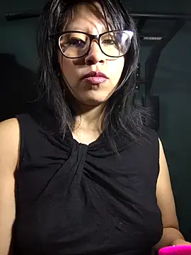 Snapshot of Giviper1 chatting on 12/22/24, 03:44 Giviper1 online show from 12/22/24, 03:44