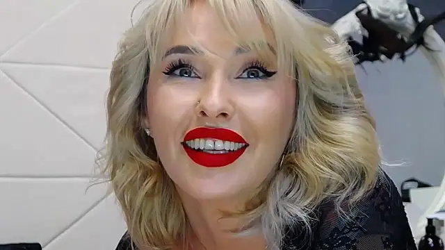 IssaSmith online show from 10/29/25, 07:43