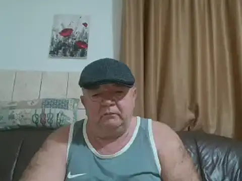 Snapshot of fullballs6 chatting on 12/29/24, 01:24 fullballs6 online show from 12/29/24, 01:24