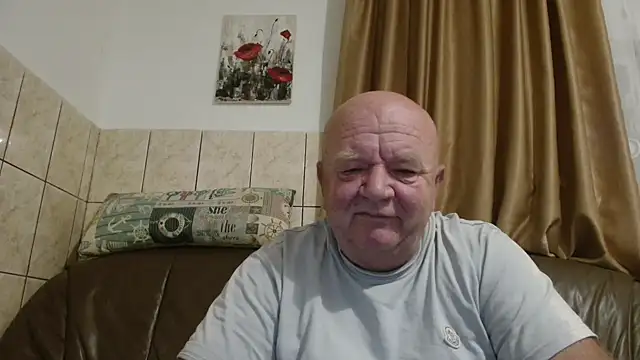 Snapshot of fullballs6 chatting on 10/15/25, 02:44 fullballs6 online show from 10/15/25, 02:44