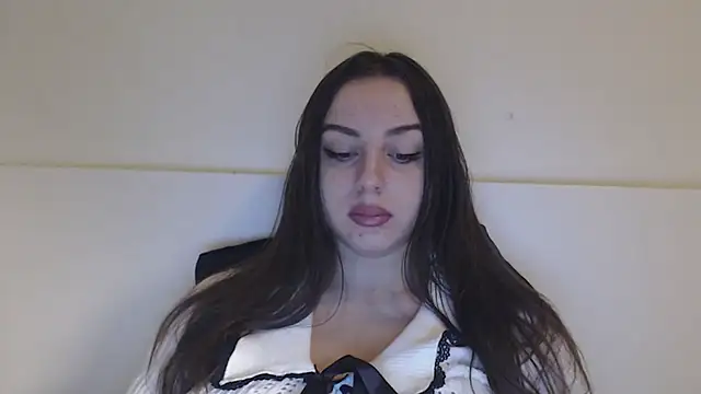 Snapshot of courtneyPerfect chatting on 12/03/24, 08:05 courtneyPerfect online show from 12/03/24, 08:05