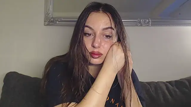 Snapshot of courtneyPerfect chatting on 12/18/24, 10:51 courtneyPerfect online show from 12/18/24, 10:51