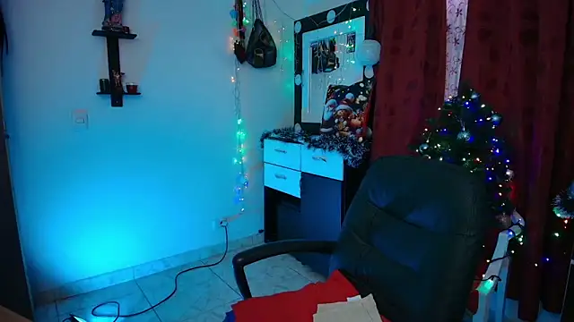 Snapshot of TinnaDawsom chatting on 12/05/24, 10:12 TinnaDawsom online show from 12/05/24, 10:12