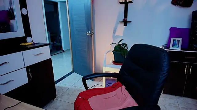 Snapshot of TinnaDawsom chatting on 01/15/25, 02:06 TinnaDawsom online show from 01/15/25, 02:06