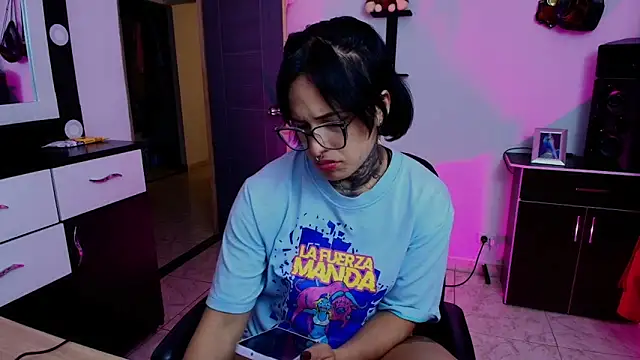 Snapshot of TinnaDawsom chatting on 01/18/25, 02:25 TinnaDawsom online show from 01/18/25, 02:25