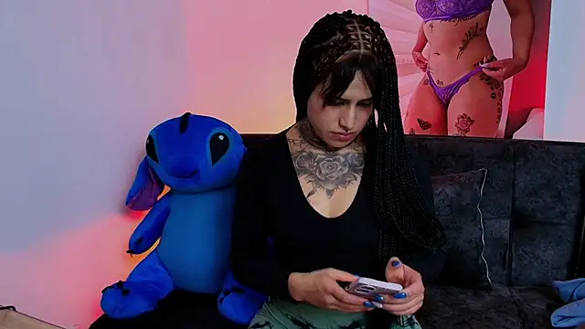 Snapshot of TinnaDawsom chatting on 02/13/25, 11:47 TinnaDawsom online show from 02/13/25, 11:47