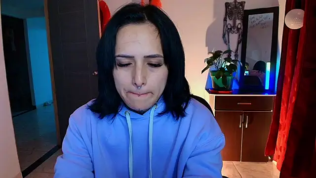 Snapshot of TinnaDawsom chatting on 10/17/25, 11:40 TinnaDawsom online show from 10/17/25, 11:40