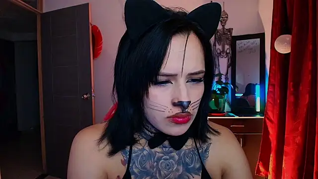 Snapshot of TinnaDawsom chatting on 10/20/25, 11:27 TinnaDawsom online show from 10/20/25, 11:27