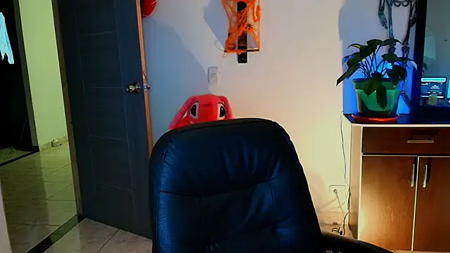 Snapshot of TinnaDawsom chatting on 10/27/25, 12:58 TinnaDawsom online show from 10/27/25, 12:58