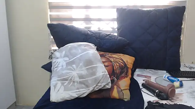 Foxybrownxx1 online show from 05/13/26, 08:01
