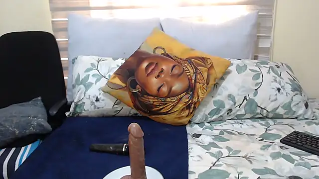 Foxybrownxx1 online show from 05/18/26, 06:08