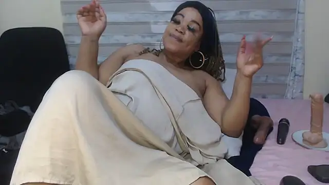 Foxybrownxx1 online show from 06/16/26, 07:16