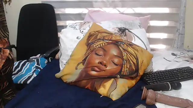 Foxybrownxx1 online show from 06/18/26, 06:46