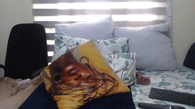 Foxybrownxx1 online show from 06/19/26, 06:51