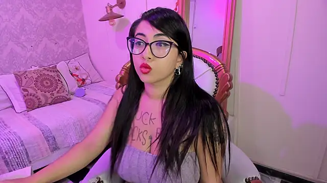 Snapshot of Sexy_cristall_ chatting on 03/02/25, 10:03 Sexy cristall online show from 03/02/25, 10:03