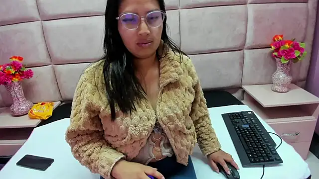 Snapshot of Miaa_Smiith_ chatting on 09/16/25, 02:56 Miaa Smiith online show from 09/16/25, 02:56