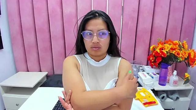 Miaa Smiith  online show from 10/26/25, 03:56