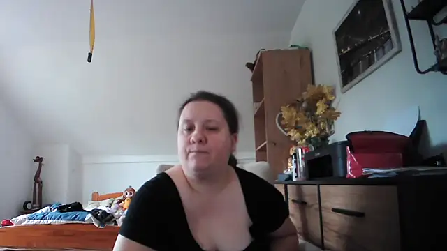 Snapshot of ReifeVenna chatting on 07/06/26, 08:33 ReifeVenna online show from 07/06/26, 08:33