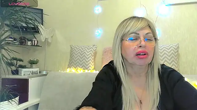 Snapshot of SusieNoreen chatting on 01/29/25, 10:48 SusieNoreen online show from 01/29/25, 10:48